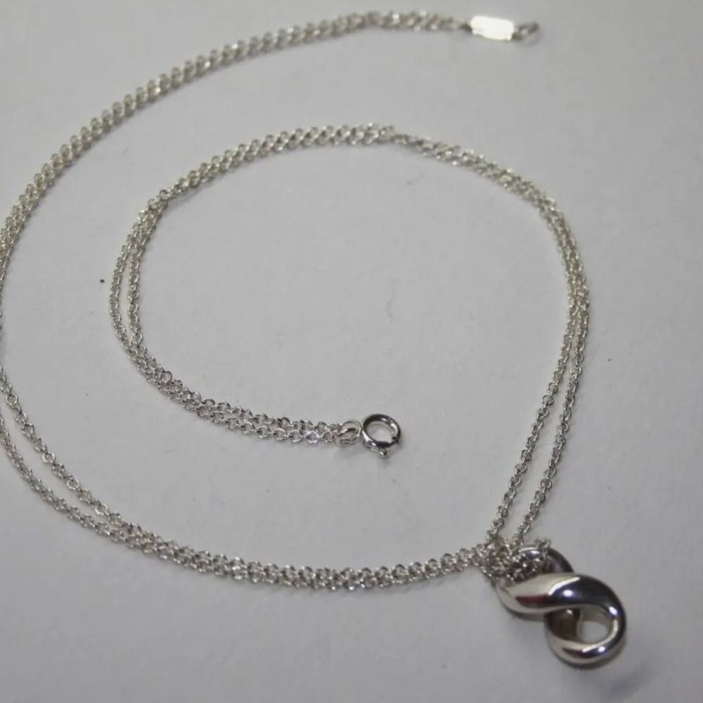 Tiffany & Co. Sterling Silver figure 8 infinity necklace